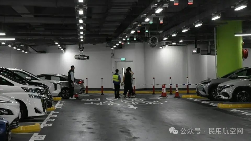 香港机场突发劫案:总重6公斤、价值700万港元金条被抢走!被抢男子遭多名歹徒持刀砍伤